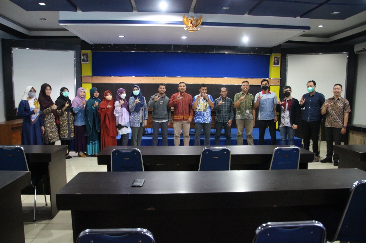 Pelatihan Open Journal System (OJS) dan Persiapan Akreditasi/Re-Akreditasi Jurnal Nasional Bagi Para Pengelola Jurnal UM Pontianak.