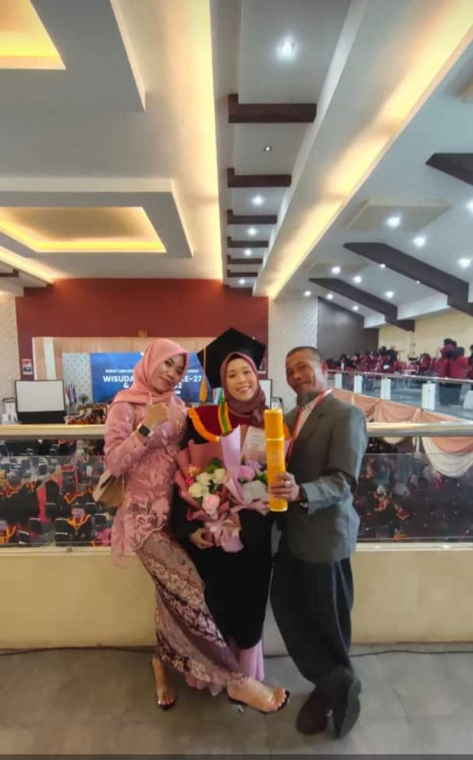 Kisah Bang Alwi Sang Pramukantor UM Pontianak yang Sukses Kuliahkan Anaknya Hingga Meraih Gelar Sarjana