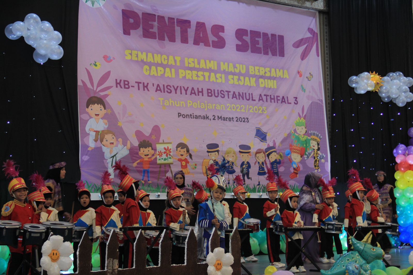 KB-TK Bustanul Adfal 3 â€˜Aisyiyah pontianak menyelanggarakan â€œPENTAS SENIâ€ untuk mencetak karakter anak melalui kegiatan yang positif di era digital.