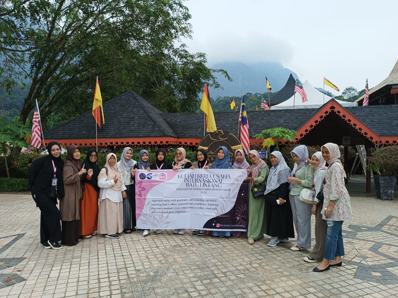 Pelatihan Business Model Canvas Pada Warga Kampung Sinar Budi Lama, Kuching