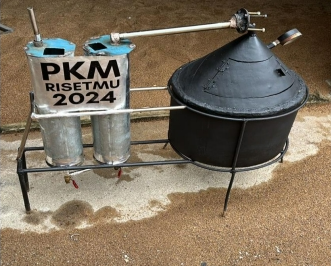 Pemanfaatan Sampah Plastik Menjadi Bahan Bakar Alternatif Di Smk  Muhammadiyah 1 Kuburaya