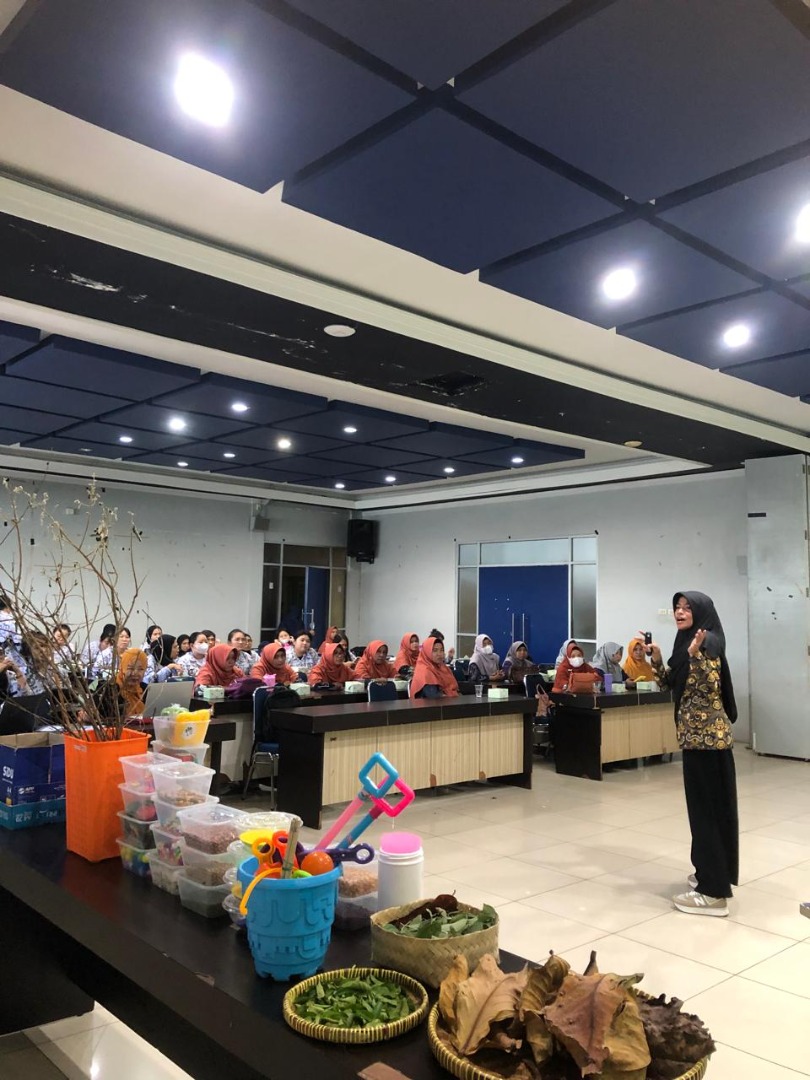IMPLEMENTASI MERDEKA BELAJAR MELALUI LOOSE PARTS PLAY  BAGI GURU TK DAN PAUD