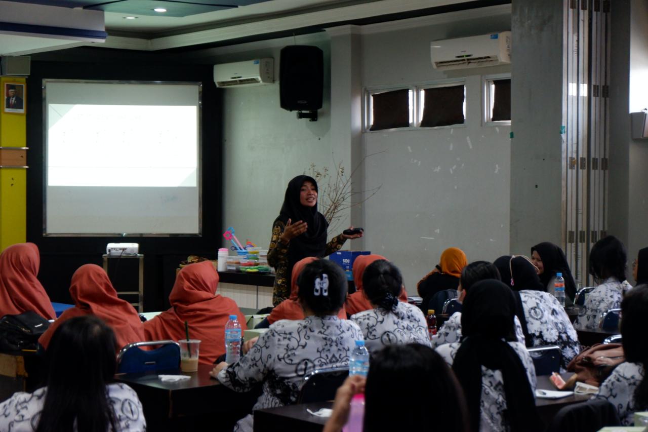 IMPLEMENTASI MERDEKA BELAJAR MELALUI LOOSE PARTS PLAY  BAGI GURU TK DAN PAUD