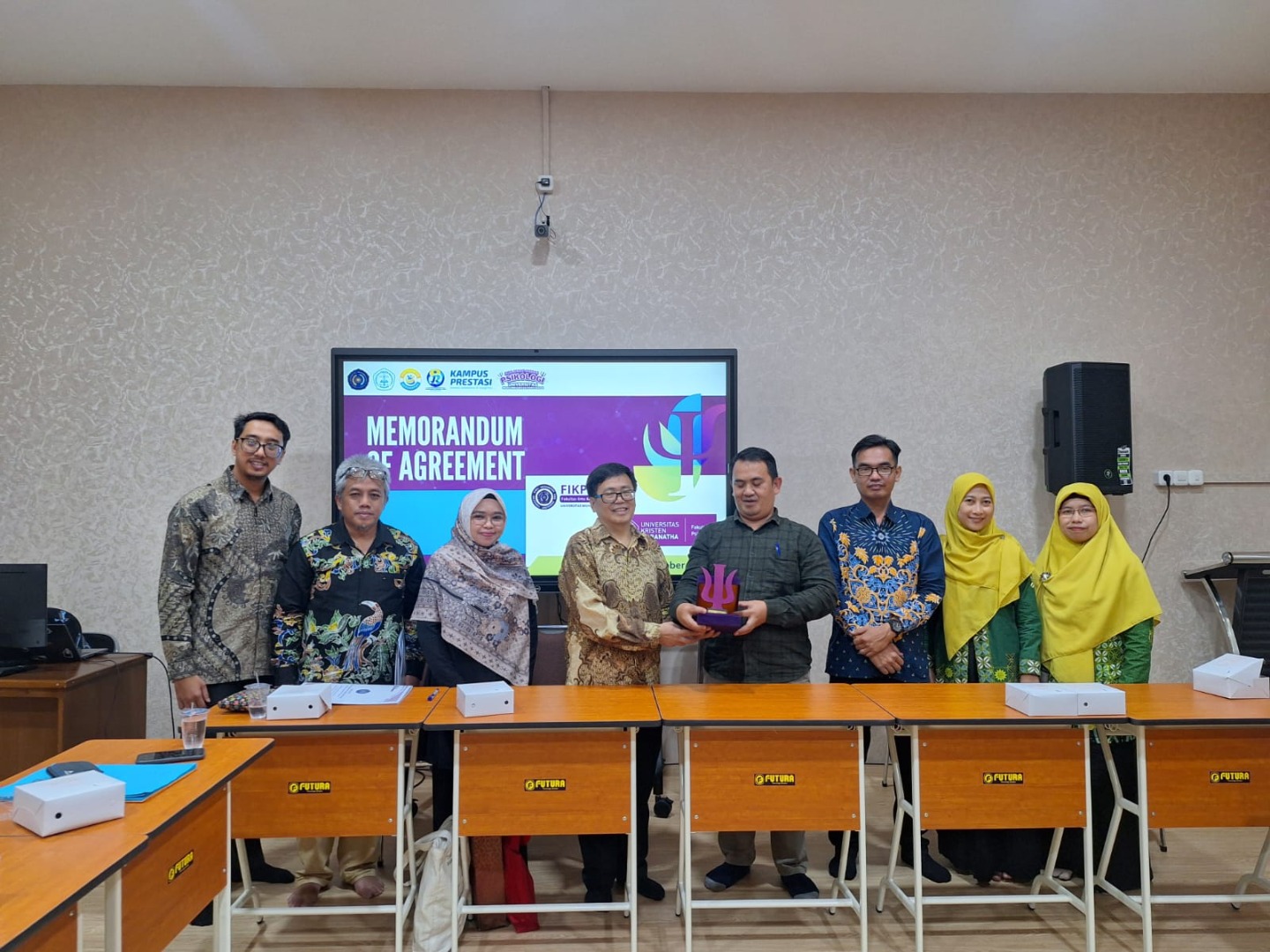 Kolaborasi Internasional: FIKPsi UM Pontianak dan Universitas Kristen Maranatha Gelar Guest Lecture, MoA, dan Penelitian Bersama RISE Radboud University