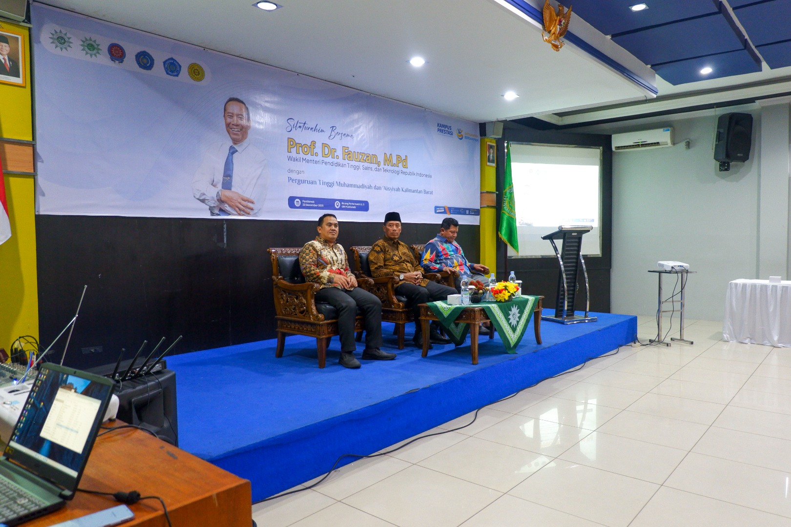 Silaturahim Wamen Diktisaintek Bersama PTMA Kalbar di UM Pontianak