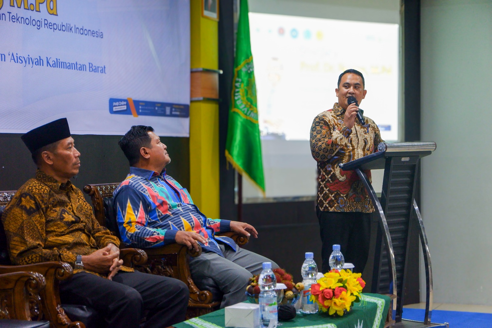 Silaturahim Wamen Diktisaintek Bersama PTMA Kalbar di UM Pontianak