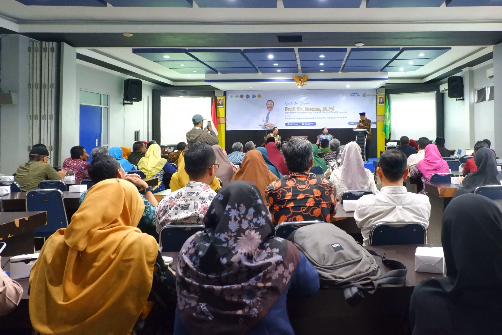Silaturahim Wamen Diktisaintek Bersama PTMA Kalbar di UM Pontianak