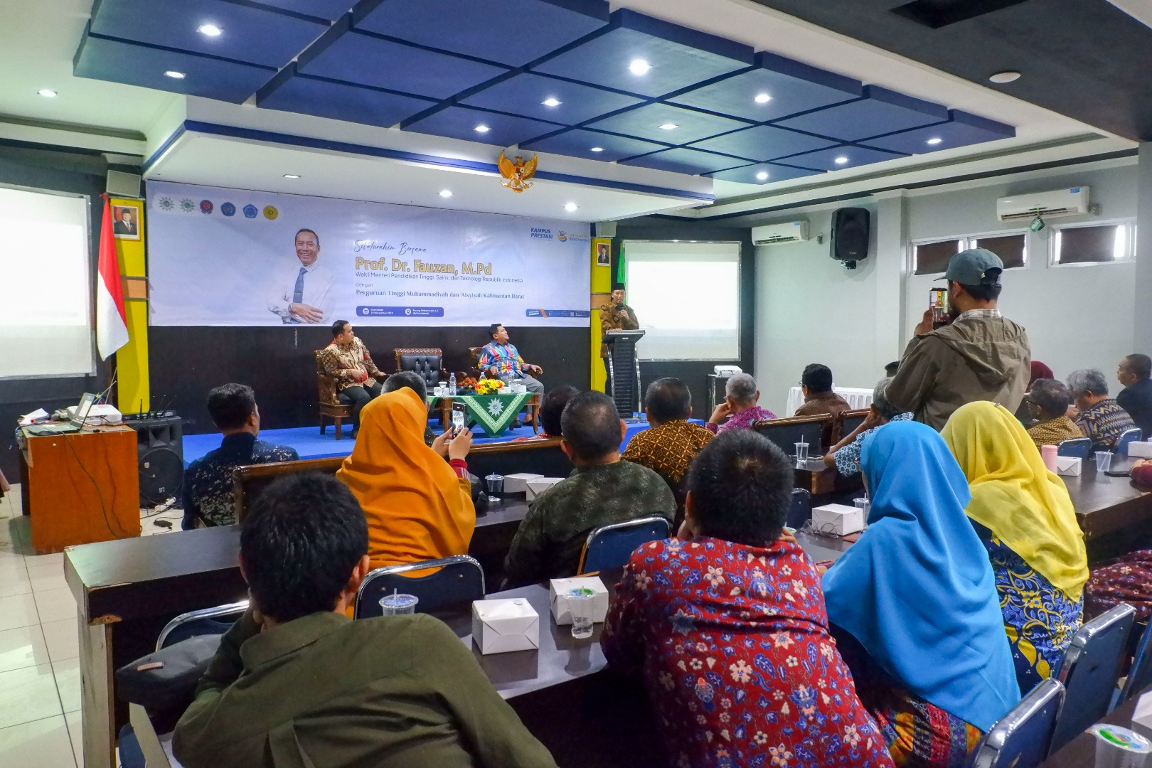 Silaturahim Wamen Diktisaintek Bersama PTMA Kalbar di UM Pontianak