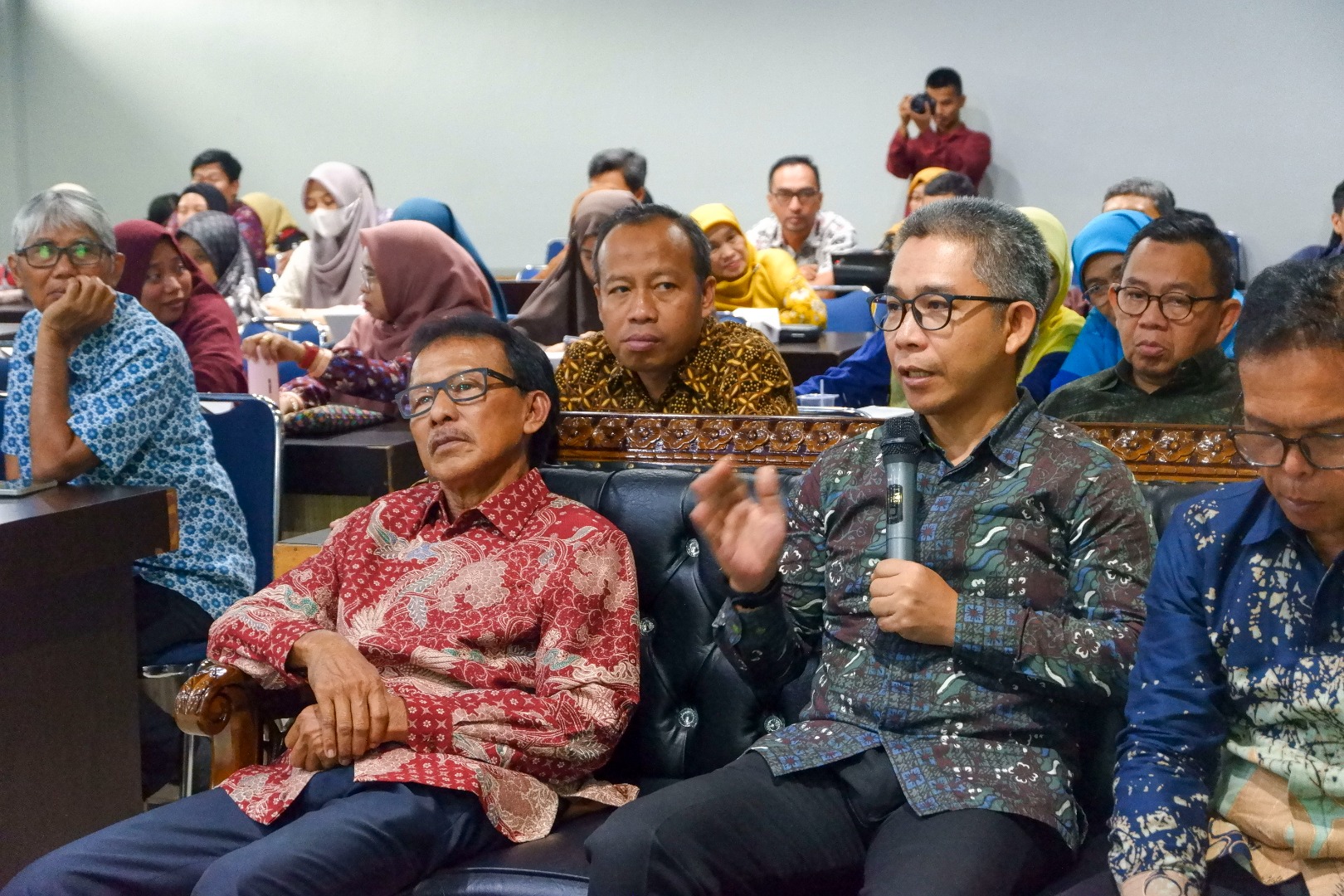 Silaturahim Wamen Diktisaintek Bersama PTMA Kalbar di UM Pontianak