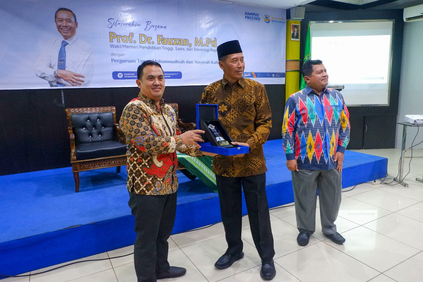 Silaturahim Wamen Diktisaintek Bersama PTMA Kalbar di UM Pontianak