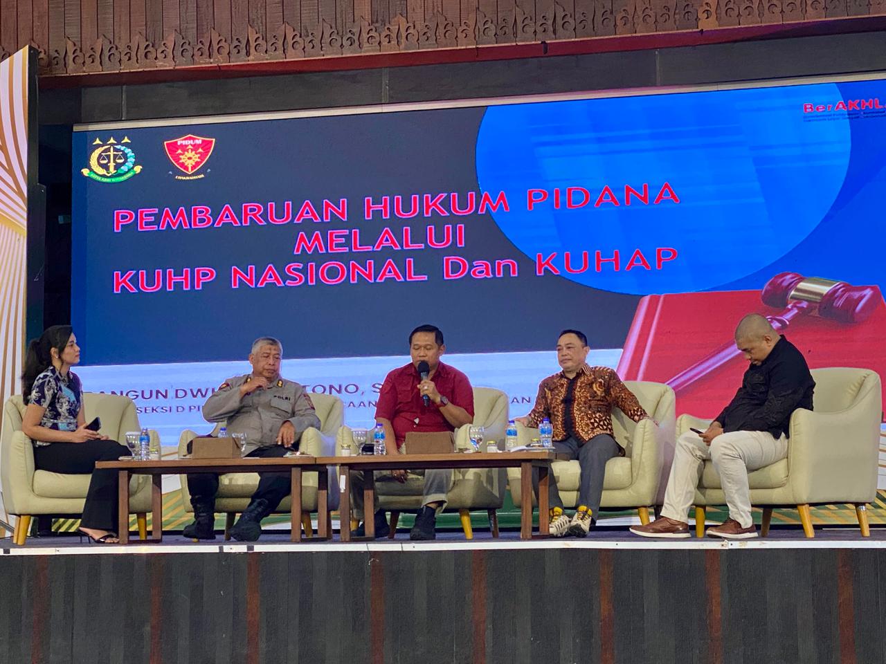 Simposium Negarawan IKA FH UM Pontianak Perkuat Sinergi Implementasi KUHP Nasional di Kalbar