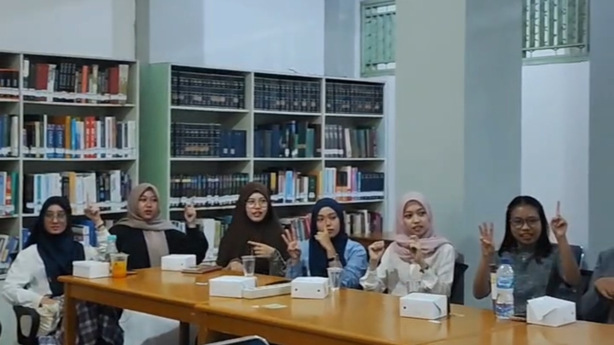 Belajar Bahasa Isyarat Bersama Pusbisindo Kalimantan Barat, Perpustakaan UM Pontianak Dorong Kampus Lebih Inklusif