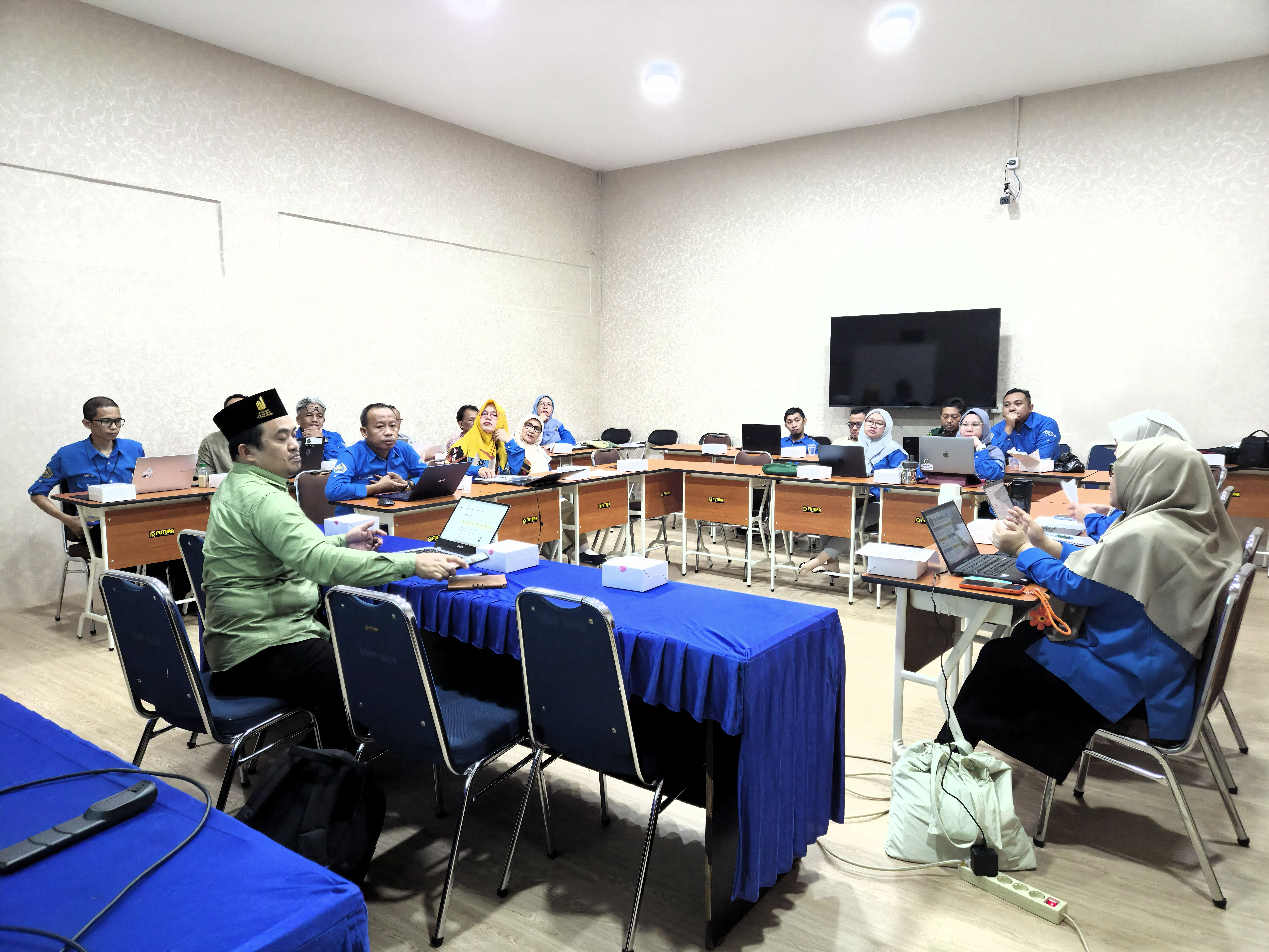 Suasana Rapat Persiapan Reakreditasi UM Pontianak